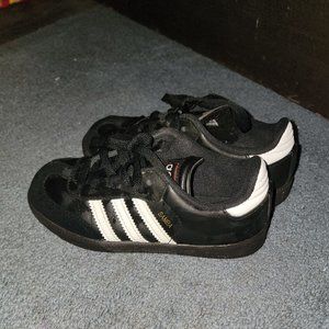 11 K Adidas,  Sambas stellar condition